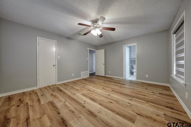 Welcome home to this beautifully maintained 2-bedroom on Hide-A-Way Lake Golf Course in Texas - for sale on GolfHomes.com, golf home, golf lot