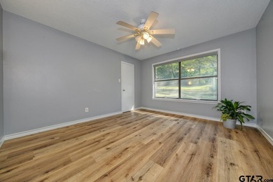 Welcome home to this beautifully maintained 2-bedroom on Hide-A-Way Lake Golf Course in Texas - for sale on GolfHomes.com, golf home, golf lot