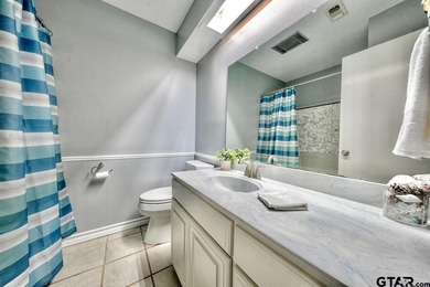 Welcome home to this beautifully maintained 2-bedroom on Hide-A-Way Lake Golf Course in Texas - for sale on GolfHomes.com, golf home, golf lot