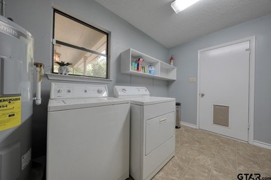 Welcome home to this beautifully maintained 2-bedroom on Hide-A-Way Lake Golf Course in Texas - for sale on GolfHomes.com, golf home, golf lot