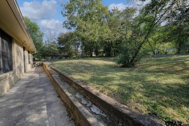 Welcome home to this beautifully maintained 2-bedroom on Hide-A-Way Lake Golf Course in Texas - for sale on GolfHomes.com, golf home, golf lot