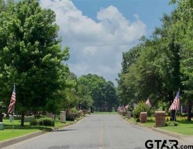 Welcome home to this beautifully maintained 2-bedroom on Hide-A-Way Lake Golf Course in Texas - for sale on GolfHomes.com, golf home, golf lot