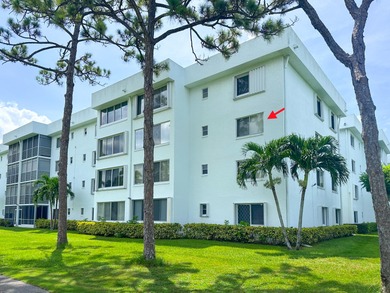 LOOKING FOR THE LIVING SPACE OF A HOME & THE CONVENIENCE OF on Poinciana Golf Club in Florida - for sale on GolfHomes.com, golf home, golf lot