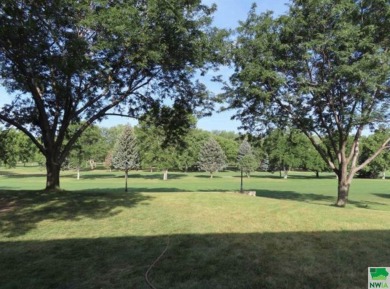 Let's tak a look at 881 Country Club Dr on the golf course in on Akron Golf Course in Iowa - for sale on GolfHomes.com, golf home, golf lot