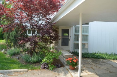 Luxuriously renovated mid-century modern home, open floor plan on Ottumwa Country Club in Iowa - for sale on GolfHomes.com, golf home, golf lot