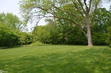 Luxuriously renovated mid-century modern home, open floor plan on Ottumwa Country Club in Iowa - for sale on GolfHomes.com, golf home, golf lot