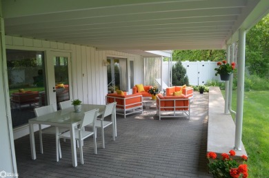 Luxuriously renovated mid-century modern home, open floor plan on Ottumwa Country Club in Iowa - for sale on GolfHomes.com, golf home, golf lot