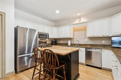 Updated end-unit townhome overlooking the 17th tee of the Blue on Fords Colony Country Club in Virginia - for sale on GolfHomes.com, golf home, golf lot