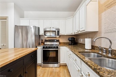 Updated end-unit townhome overlooking the 17th tee of the Blue on Fords Colony Country Club in Virginia - for sale on GolfHomes.com, golf home, golf lot
