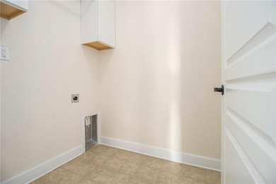 Welcome to this beautifully maintained 2-bedroom home featuring on Canongate Golf At Sun City Peachtree in Georgia - for sale on GolfHomes.com, golf home, golf lot