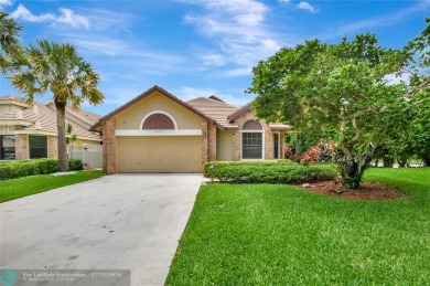 MOTIVATED SELLERS! Snowbirds & Golfers Dream Home! Nestled in a on Aberdeen Golf and Country Club in Florida - for sale on GolfHomes.com, golf home, golf lot