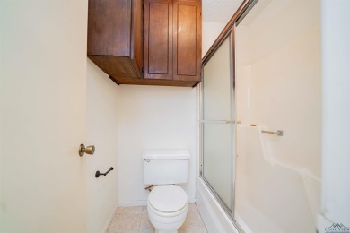 Welcome to this beautiful home perfectly situated on the freshly on The Challenge at Oak Forest in Texas - for sale on GolfHomes.com, golf home, golf lot