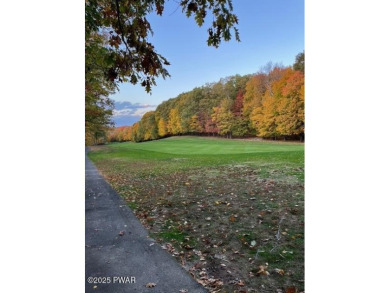 Unique building lot in Tanglwood Lakes, offering seasonal on Paupack Hills Golf and Country Club in Pennsylvania - for sale on GolfHomes.com, golf home, golf lot