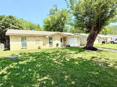 Buyer Financing fell through Back on market .... Welcome to this on Prairie Lakes Golf Club in Texas - for sale on GolfHomes.com, golf home, golf lot