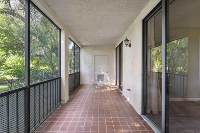 Beautifully updated 2-bedroom, 2-bathroom condo in Boca Pointe's on Boca Pointe Country Club in Florida - for sale on GolfHomes.com, golf home, golf lot