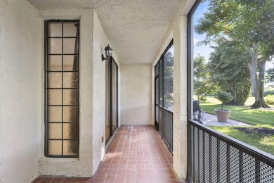 Beautifully updated 2-bedroom, 2-bathroom condo in Boca Pointe's on Boca Pointe Country Club in Florida - for sale on GolfHomes.com, golf home, golf lot