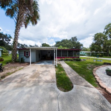 Now Accepting Ages 40 plus!!! Charming and well-maintained 1980 on Ocala Palms Golf and Country Club in Florida - for sale on GolfHomes.com, golf home, golf lot