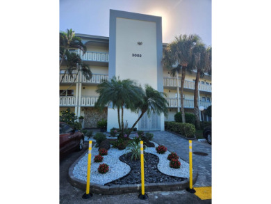 Updated and furnished 2 bed/2 bath unit. Open kitchen, shaker on Wynmoor Golf Course in Florida - for sale on GolfHomes.com, golf home, golf lot