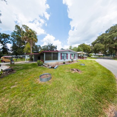 Now Accepting Ages 40 plus!!! Charming and well-maintained 1980 on Ocala Palms Golf and Country Club in Florida - for sale on GolfHomes.com, golf home, golf lot