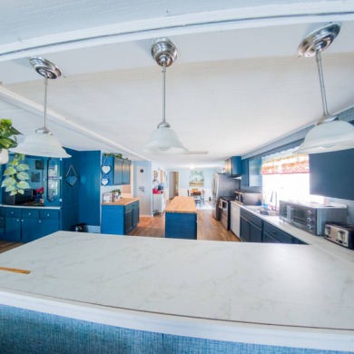 Now Accepting Ages 40 plus!!! Charming and well-maintained 1980 on Ocala Palms Golf and Country Club in Florida - for sale on GolfHomes.com, golf home, golf lot