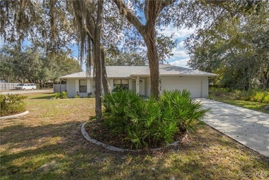 Discover comfort and convenience in this charming 3-bedroom on Inverness Golf and Country Club in Florida - for sale on GolfHomes.com, golf home, golf lot
