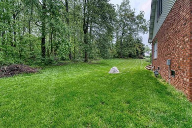 Welcome to this beautifully maintained 5-bedroom, 3.5-bathroom on Henderson Country Club in Kentucky - for sale on GolfHomes.com, golf home, golf lot
