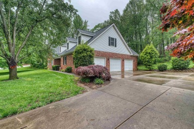Welcome to this beautifully maintained 5-bedroom, 3.5-bathroom on Henderson Country Club in Kentucky - for sale on GolfHomes.com, golf home, golf lot