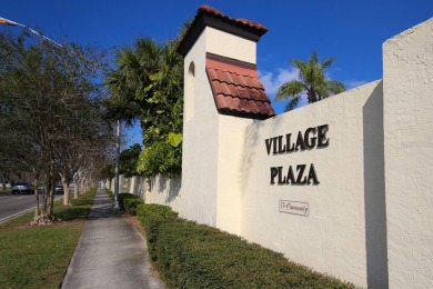 Squeaky clean and priced to sell!   Pet friendly and leasing is on Village Green Golf Club of Sarasota in Florida - for sale on GolfHomes.com, golf home, golf lot