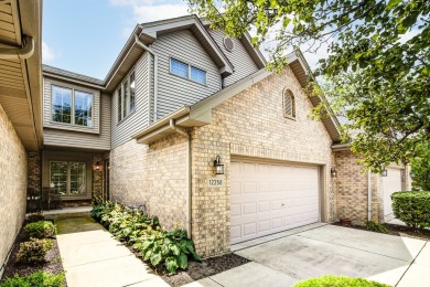 Wonderful quality built Gallagher and Henry townhome nestled in on Ruffled Feathers Golf Club in Illinois - for sale on GolfHomes.com, golf home, golf lot