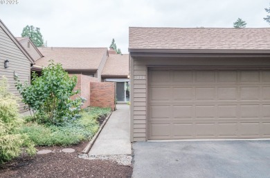 Nicely located single level condo located on the 10th tee of the on Michelbook Country Club in Oregon - for sale on GolfHomes.com, golf home, golf lot