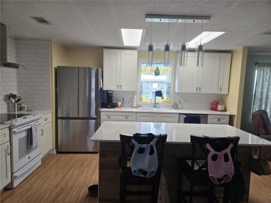2-Bedroom, 2 Bath home located in the PET FRIENDLY area of on Zellwood Station Country Club in Florida - for sale on GolfHomes.com, golf home, golf lot