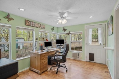 Beautifully maintained home in gated community. The cute covered on Holly Lake Ranch Golf Club in Texas - for sale on GolfHomes.com, golf home, golf lot