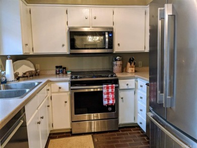 BEAUTIFUL EDEN ISLE CONDO, just a short walk to the RED APPLE on Red Apple Inn and Country Club in Arkansas - for sale on GolfHomes.com, golf home, golf lot
