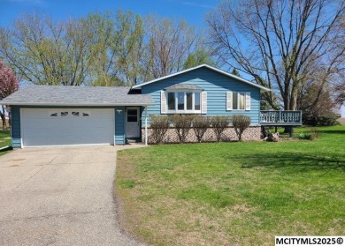 Great 3 bedroom, 1.5 bath split level home with an attached 2 on Linn Grove Country Club in Iowa - for sale on GolfHomes.com, golf home, golf lot