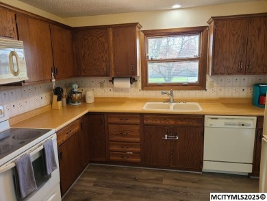 Great 3 bedroom, 1.5 bath split level home with an attached 2 on Linn Grove Country Club in Iowa - for sale on GolfHomes.com, golf home, golf lot