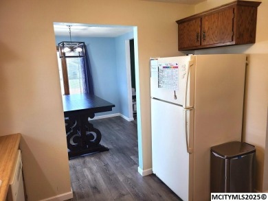 Great 3 bedroom, 1.5 bath split level home with an attached 2 on Linn Grove Country Club in Iowa - for sale on GolfHomes.com, golf home, golf lot