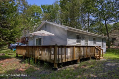 **SHORT-TERM RENTALS friendly** FULLY FURNISHED! MOVE-IN READY! on Pocono Farms Country Club in Pennsylvania - for sale on GolfHomes.com, golf home, golf lot