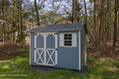 **SHORT-TERM RENTALS friendly** FULLY FURNISHED! MOVE-IN READY! on Pocono Farms Country Club in Pennsylvania - for sale on GolfHomes.com, golf home, golf lot