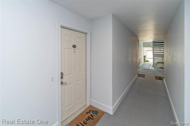 Remodeled in 2024, this entry level ranch style condo has no on Fenton Farms Golf Club in Michigan - for sale on GolfHomes.com, golf home, golf lot