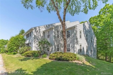Remodeled in 2024, this entry level ranch style condo has no on Fenton Farms Golf Club in Michigan - for sale on GolfHomes.com, golf home, golf lot