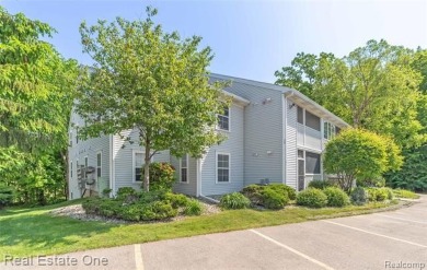 Remodeled in 2024, this entry level ranch style condo has no on Fenton Farms Golf Club in Michigan - for sale on GolfHomes.com, golf home, golf lot