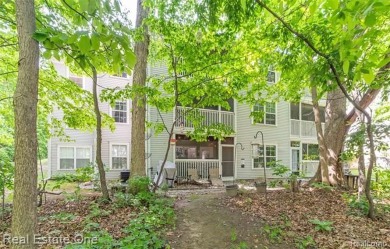 Remodeled in 2024, this entry level ranch style condo has no on Fenton Farms Golf Club in Michigan - for sale on GolfHomes.com, golf home, golf lot