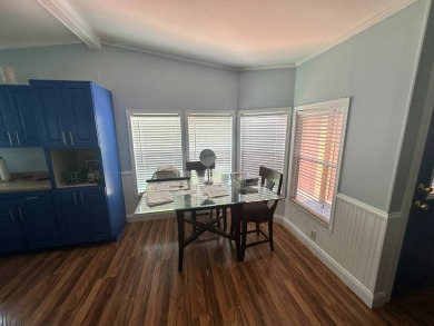 This well-loved 2-bedroom, 2-bathroom Palm Harbor home is being on Del Tura Golf and Country Club in Florida - for sale on GolfHomes.com, golf home, golf lot