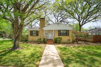 Cute three bedroom one bath brick home blocks from Stevens Park on Stevens Park Golf Course in Texas - for sale on GolfHomes.com, golf home, golf lot