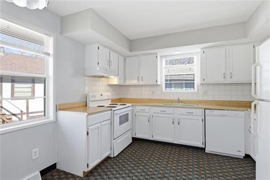 Charming Updated Townhouse in Peaceful Golf Course Community on River Oaks Golf Course in Missouri - for sale on GolfHomes.com, golf home, golf lot