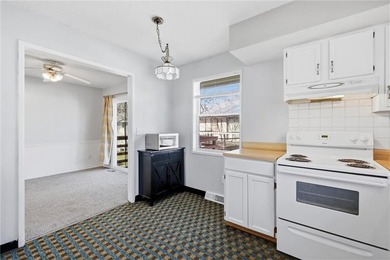 Charming Updated Townhouse in Peaceful Golf Course Community on River Oaks Golf Course in Missouri - for sale on GolfHomes.com, golf home, golf lot