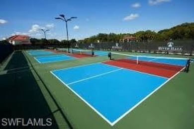 SELLER PROVIDING BUYER A 1 YEAR HOME WARRANTY THROUGH on River Hall Country Club in Florida - for sale on GolfHomes.com, golf home, golf lot