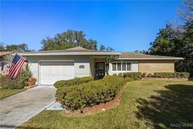 This comfortable, move in ready, well-maintained home is located on Inverness Golf and Country Club in Florida - for sale on GolfHomes.com, golf home, golf lot