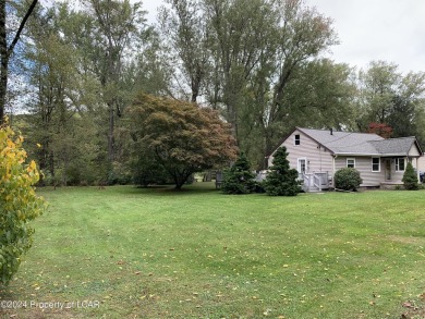 Feel like you're  on vacation in this well maintained  2BR, 1BA on Emanon Country Club in Pennsylvania - for sale on GolfHomes.com, golf home, golf lot