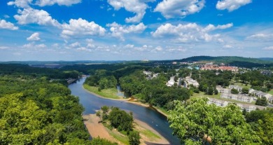 Stunning 2-Bedroom, 2-Bathroom Condo in Pointe RoyaleThis on Pointe Royale Village Country Club in Missouri - for sale on GolfHomes.com, golf home, golf lot